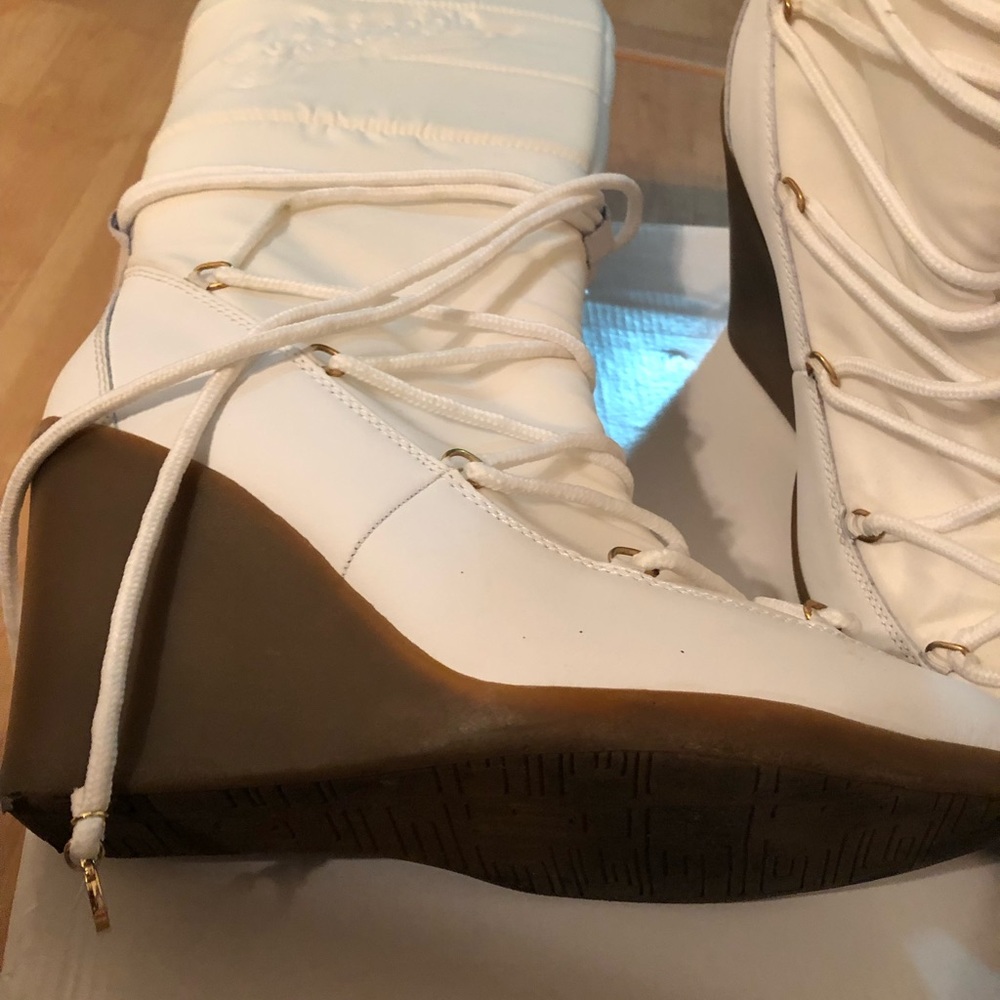 Guess winter white boots